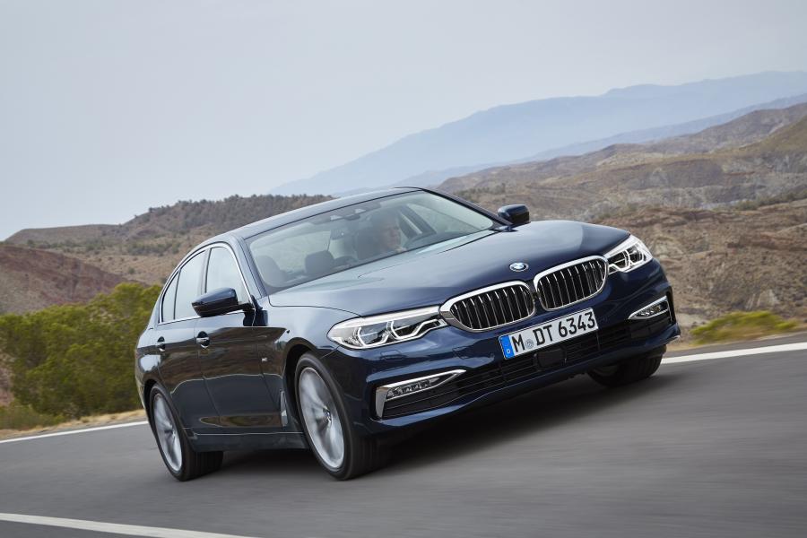  BMW 530d xDrive Sedan Luxury Line 2017 года  (WW) (фото 43 из 61)